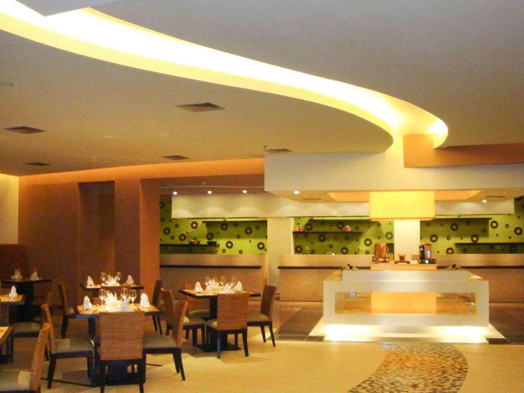 Novotel Manado Golf Resort & Convention Center Restaurant photo